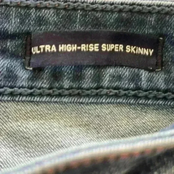 Hollister Ultra High-Rise Super Skinny Jeans - Picture 9 of 14